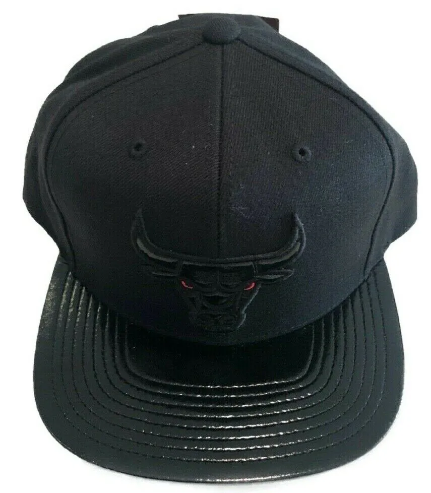 Chicago Bulls NBA Basketball Mitchell & Ness Snapback Adjustable Black on Black Hat