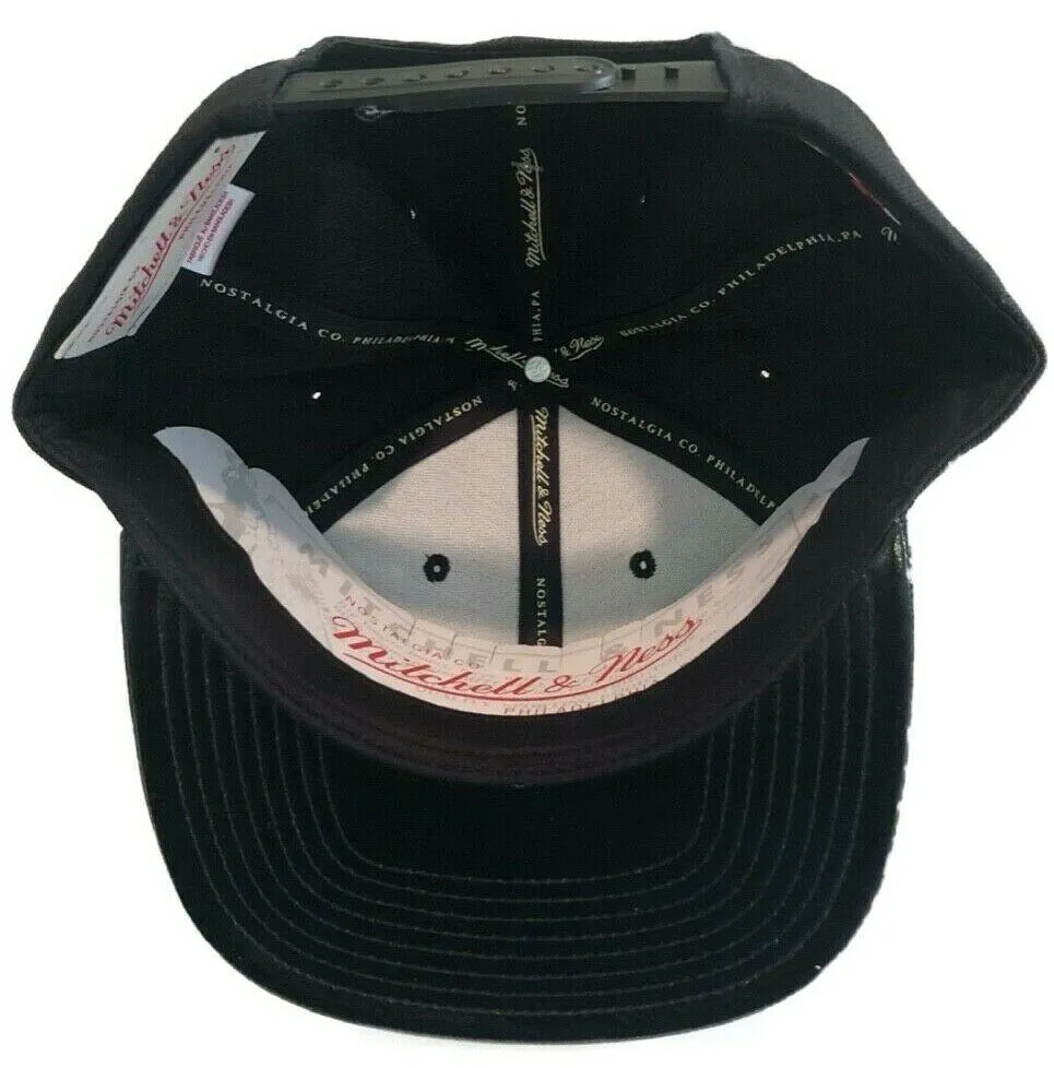 Chicago Bulls NBA Basketball Mitchell & Ness Snapback Adjustable Black on Black Hat