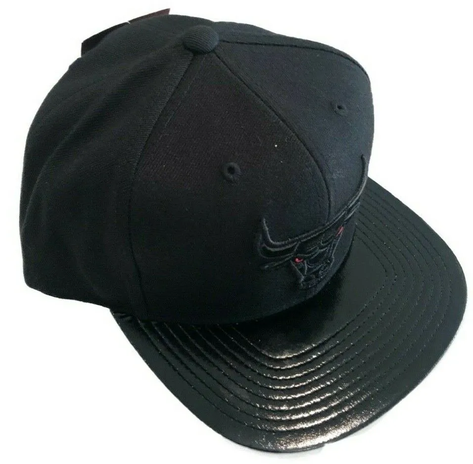 Chicago Bulls NBA Basketball Mitchell & Ness Snapback Adjustable Black on Black Hat